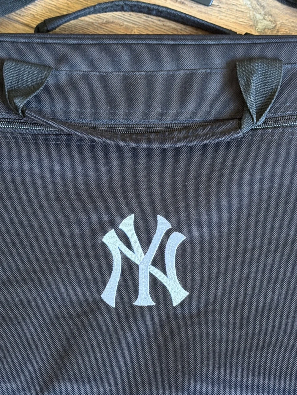 Genuine MLB New York Yankees Black Expandable Laptop Messenger Bag – Unisex - Picture 3 of 13
